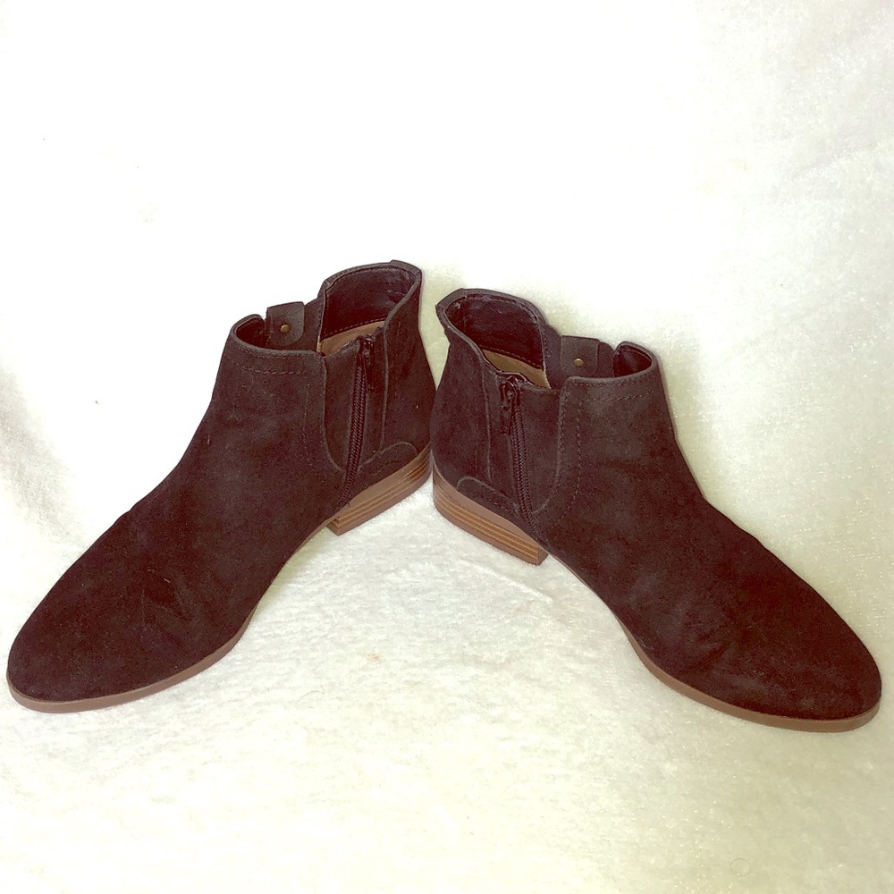 Giani Bernini, black ankle boots, brown heel.